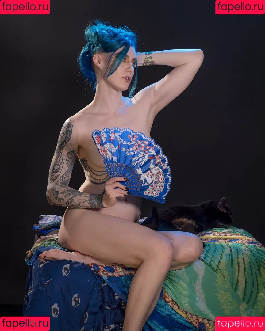 Comicbookgirl19 Onlyfans Photo Gallery 