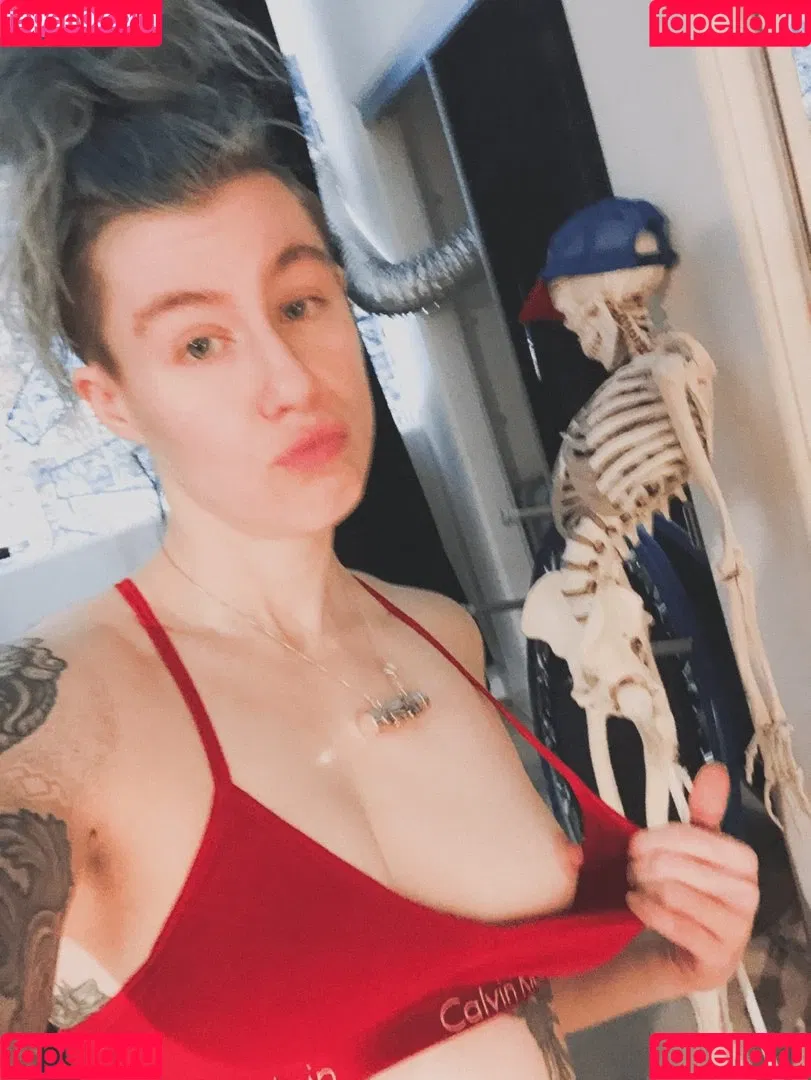 Comicbookgirl19 Onlyfans Photo Gallery 