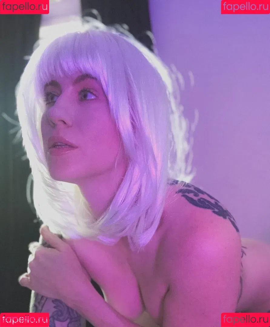 Comicbookgirl19 Onlyfans Photo Gallery 