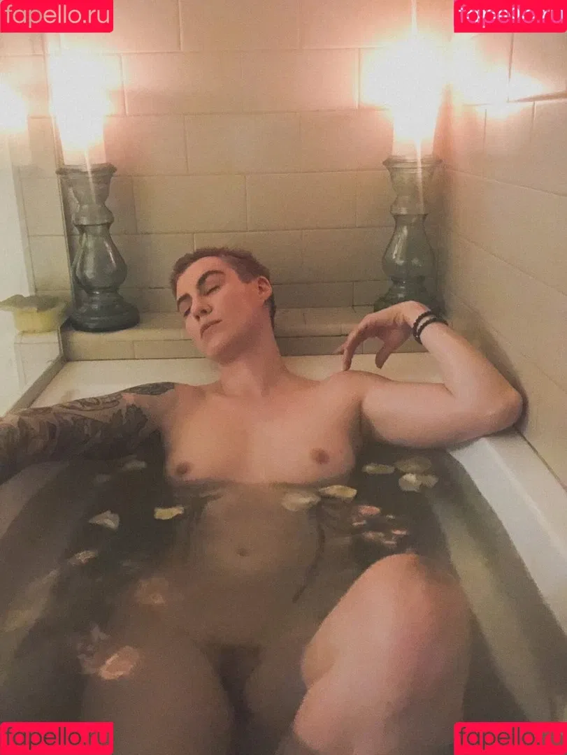 Comicbookgirl19 Onlyfans Photo Gallery 