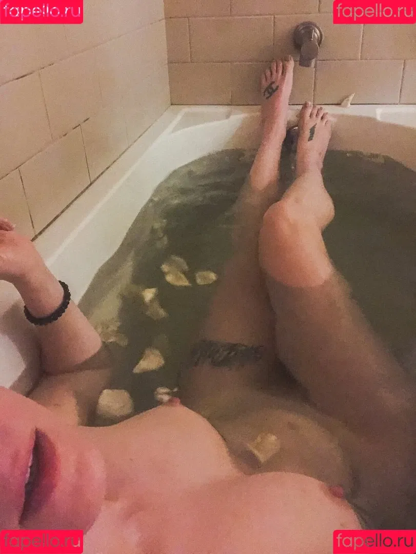Comicbookgirl19 Onlyfans Photo Gallery 