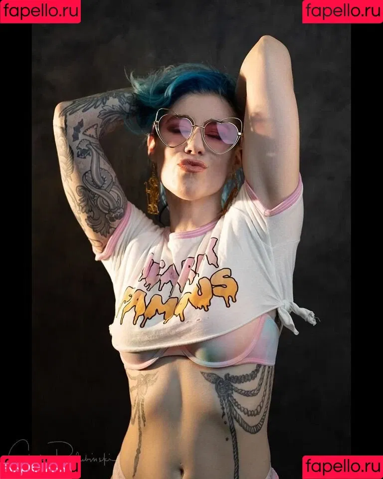 Comicbookgirl19 Onlyfans Photo Gallery 