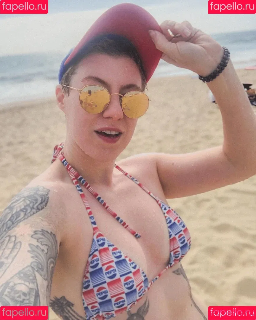 Comicbookgirl19 Onlyfans Photo Gallery 