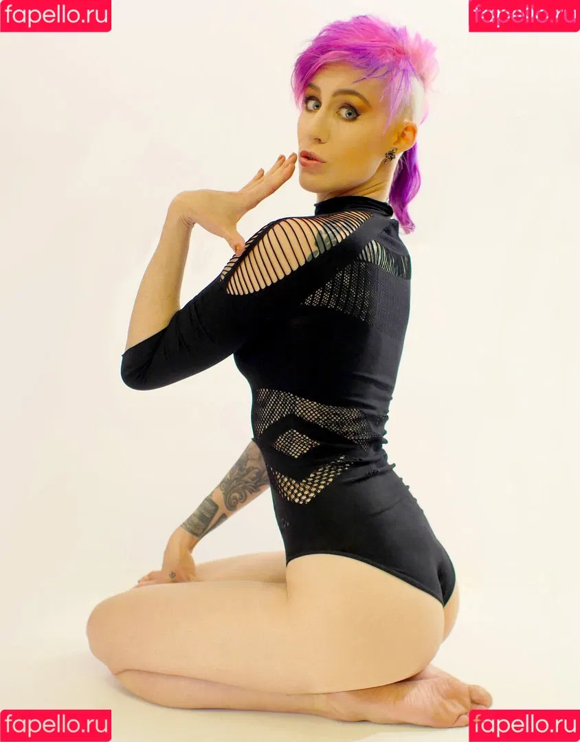 Comicbookgirl19 Onlyfans Photo Gallery 