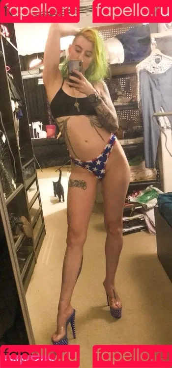 Comicbookgirl19 Onlyfans Photo Gallery 
