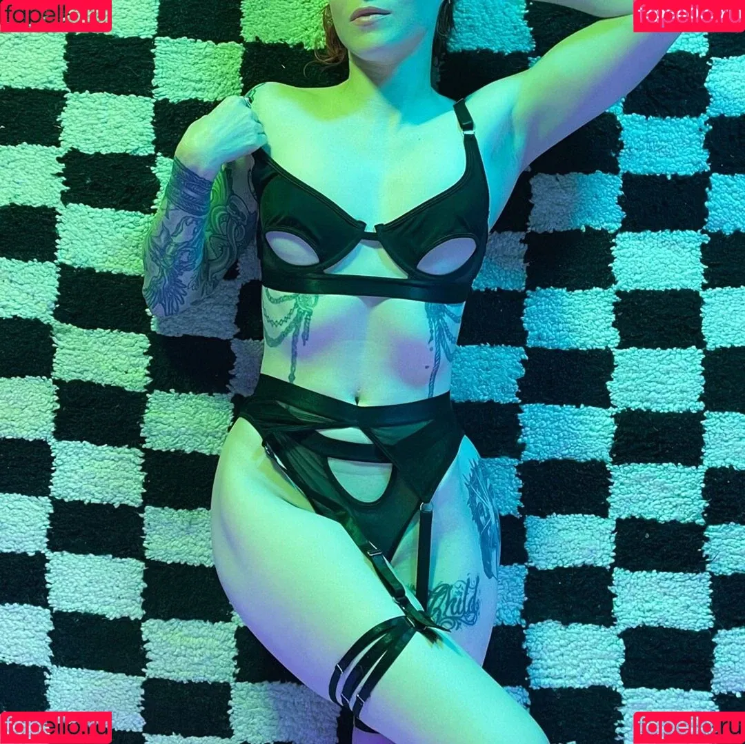 Comicbookgirl19 Onlyfans Photo Gallery 