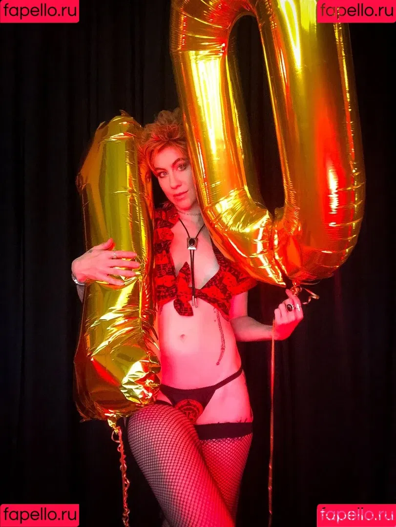 Comicbookgirl19 Onlyfans Photo Gallery 