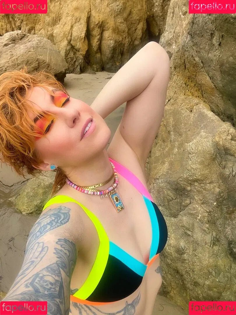 Comicbookgirl19 Onlyfans Photo Gallery 
