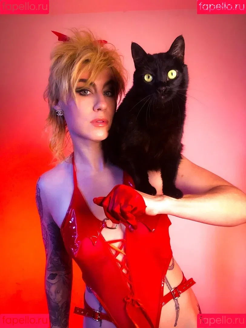 Comicbookgirl19 Onlyfans Photo Gallery 