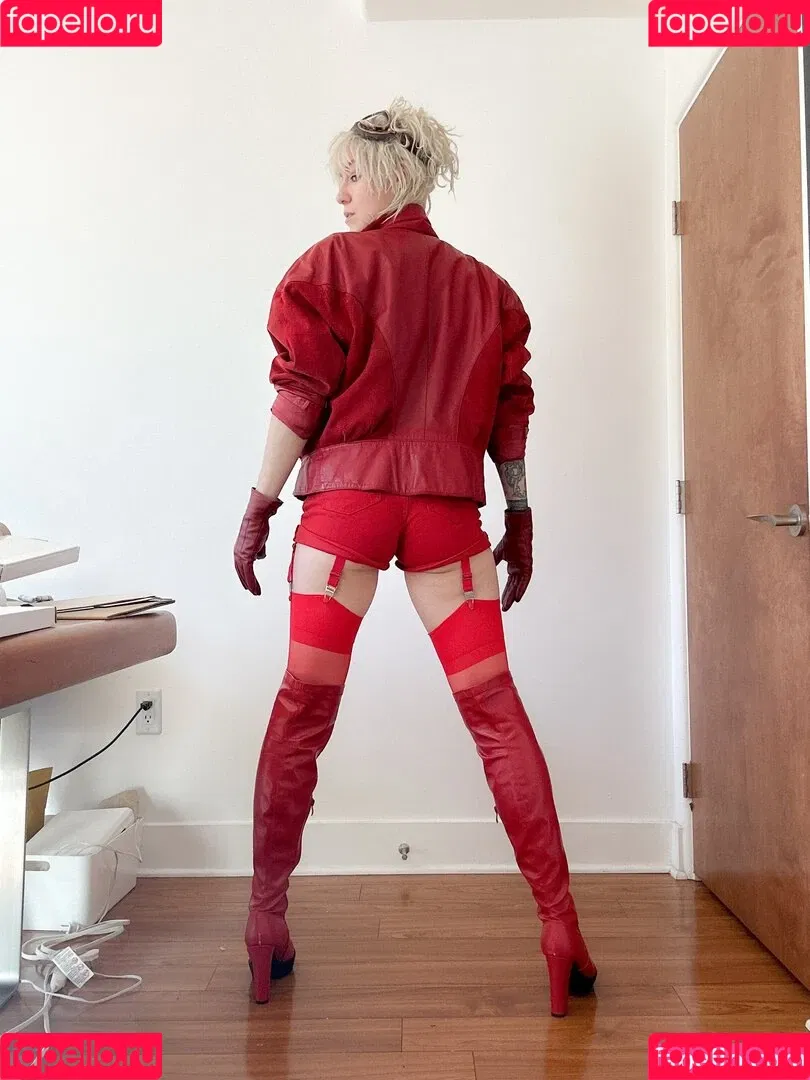 Comicbookgirl19 Onlyfans Photo Gallery 