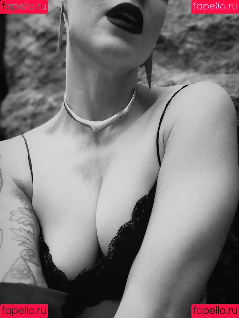 Comicbookgirl19 Onlyfans Photo Gallery 