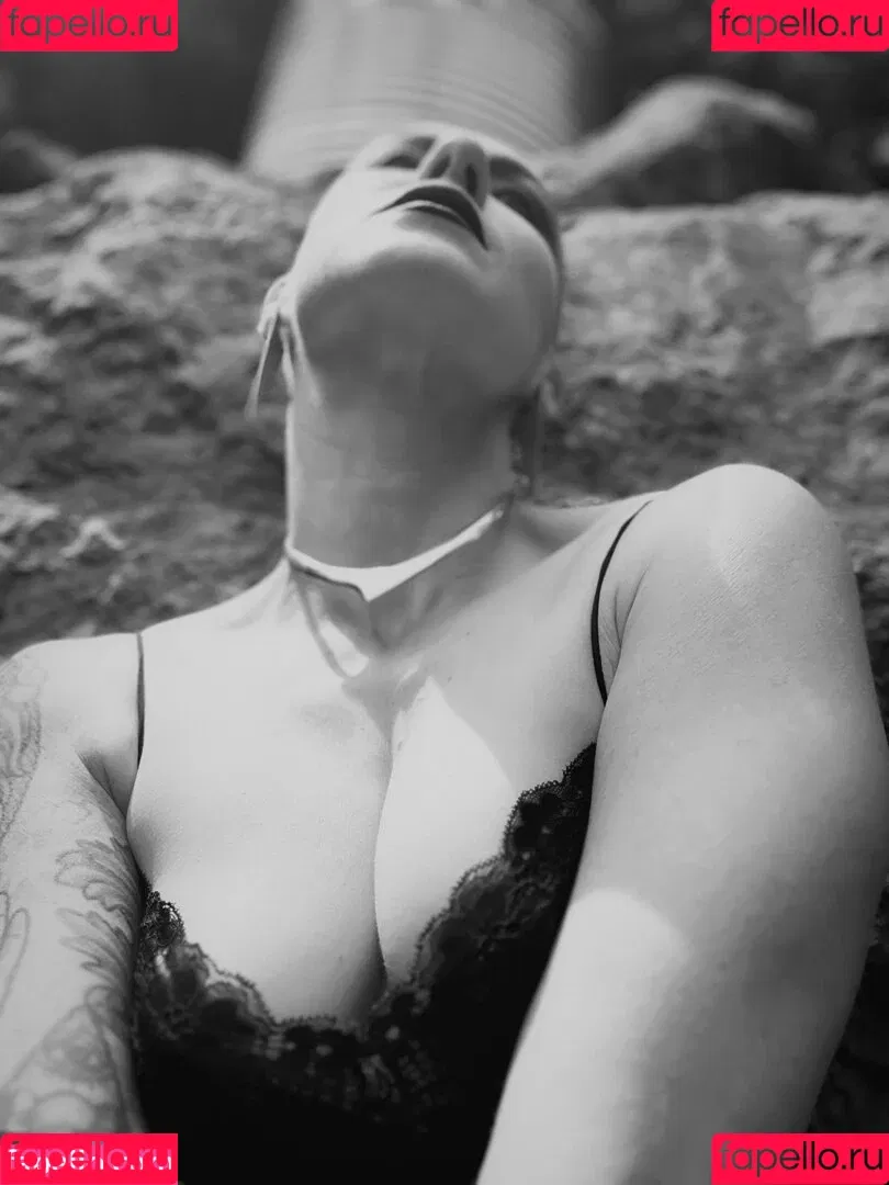 Comicbookgirl19 Onlyfans Photo Gallery 