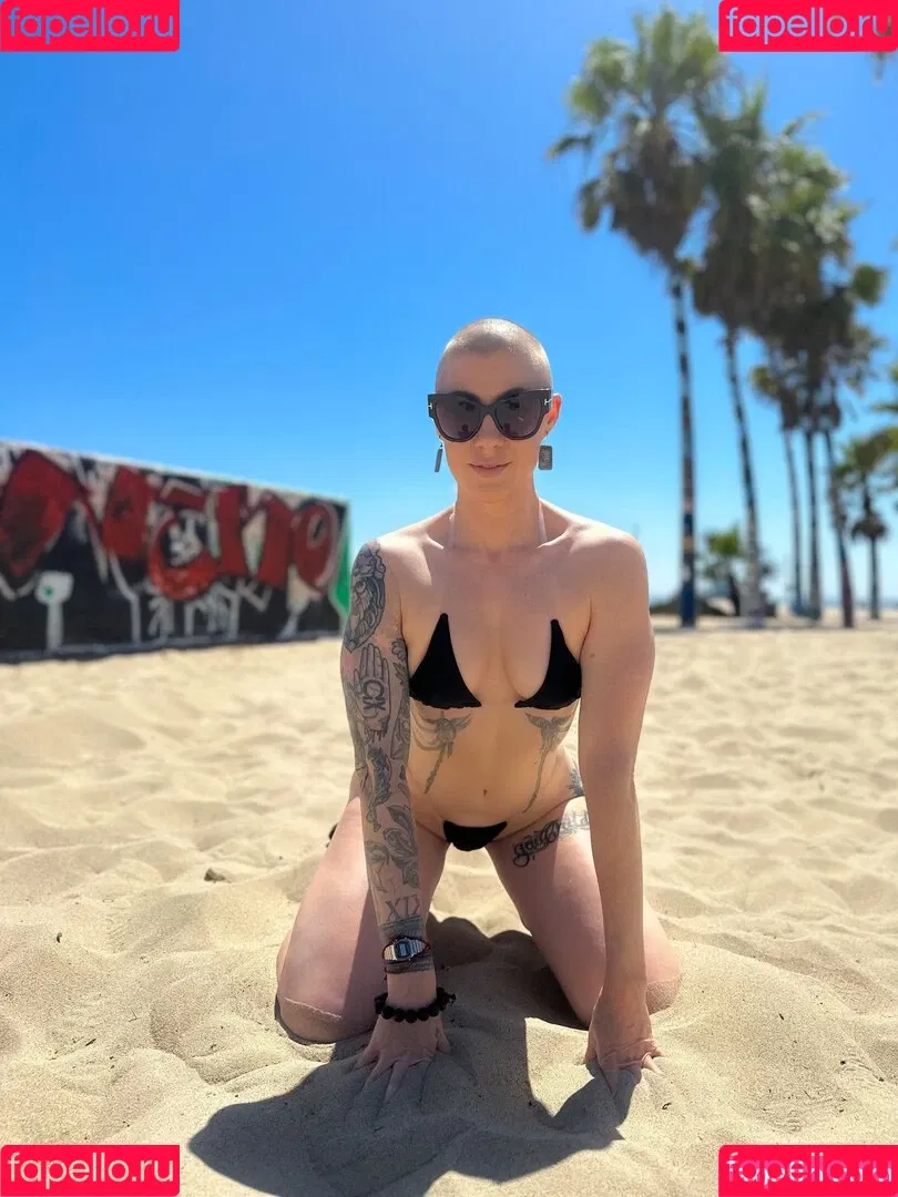 Comicbookgirl19 Onlyfans Photo Gallery 