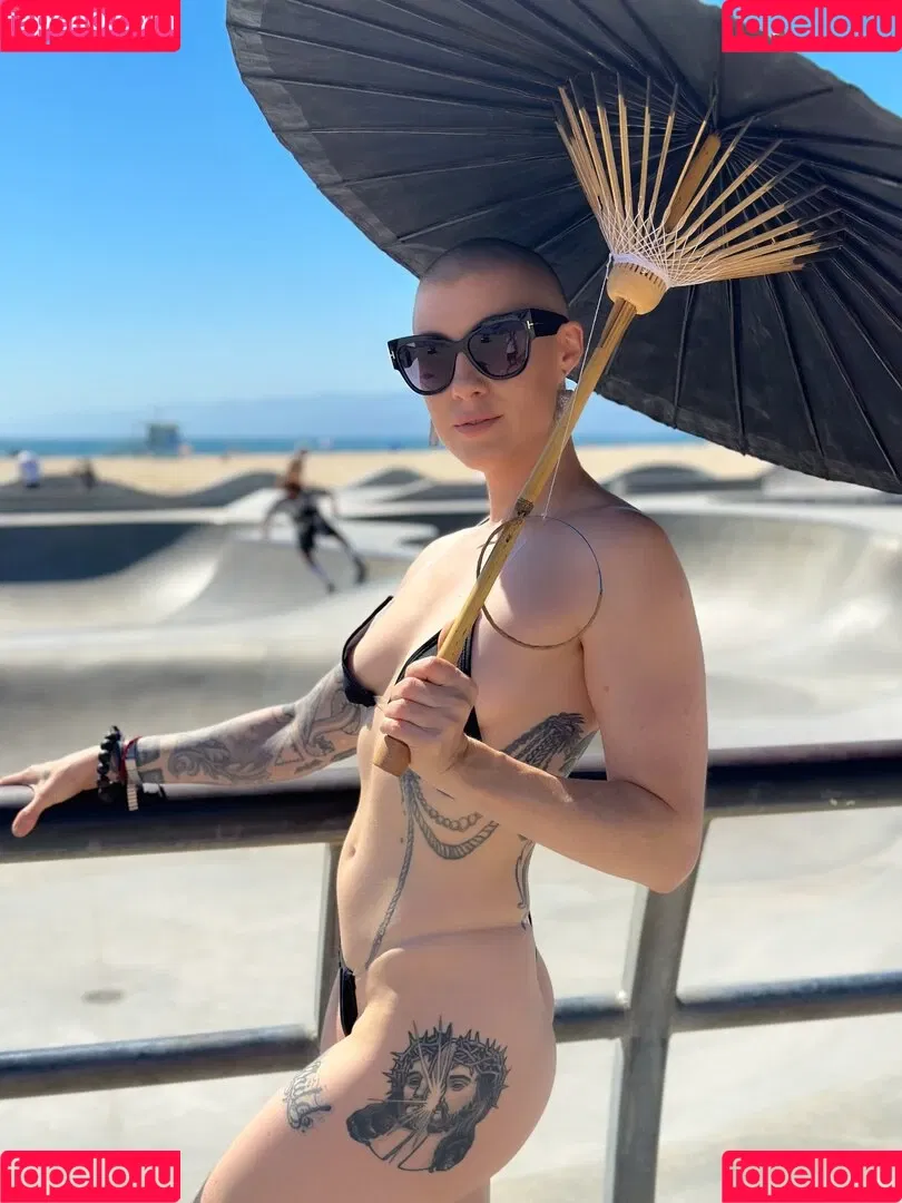Comicbookgirl19 Onlyfans Photo Gallery 