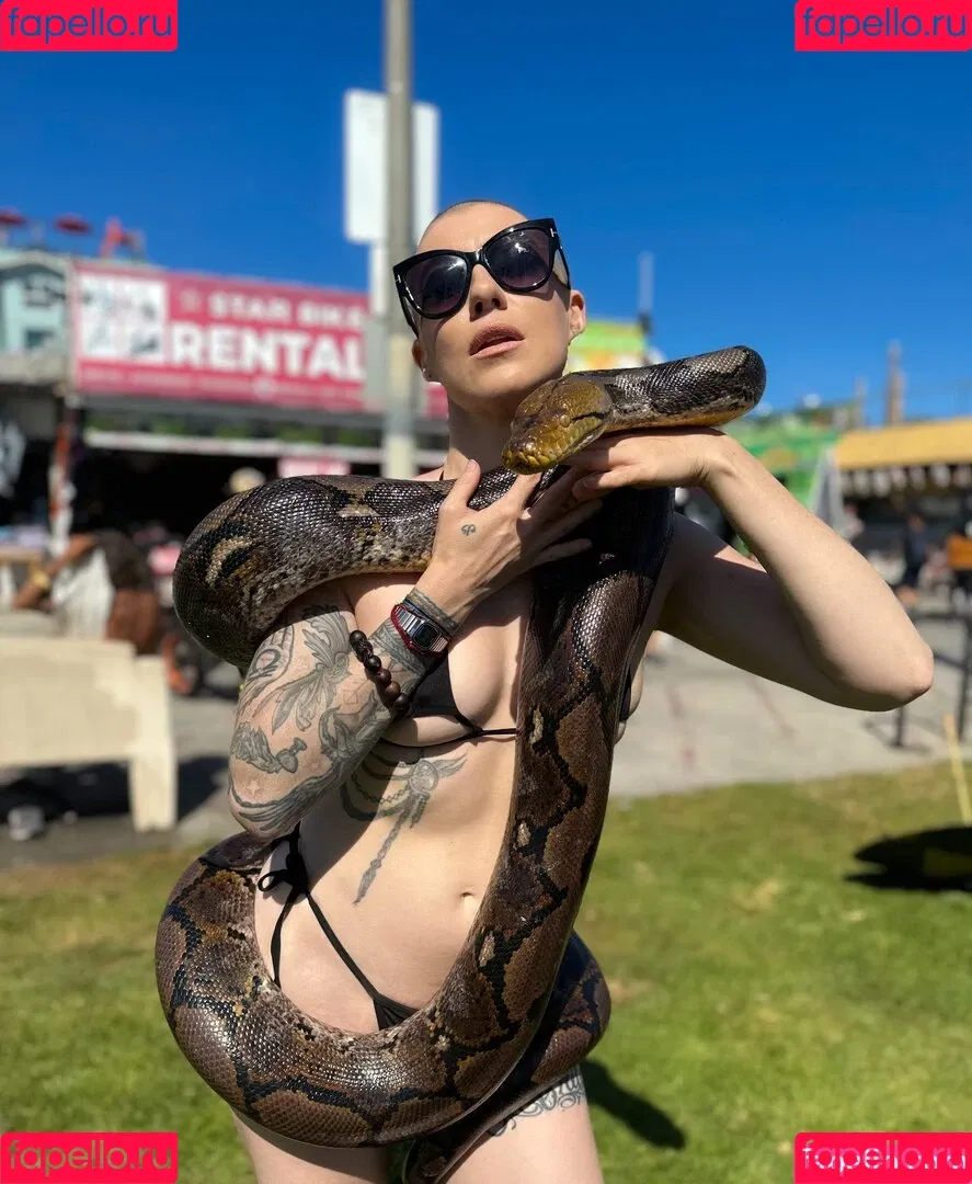 Comicbookgirl19 Onlyfans Photo Gallery 