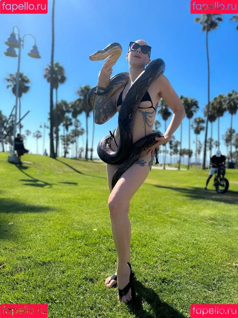 Comicbookgirl19 Onlyfans Photo Gallery 