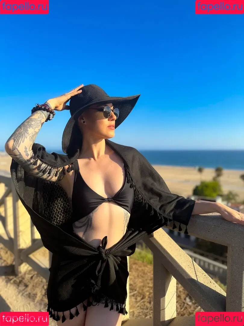 Comicbookgirl19 Onlyfans Photo Gallery 
