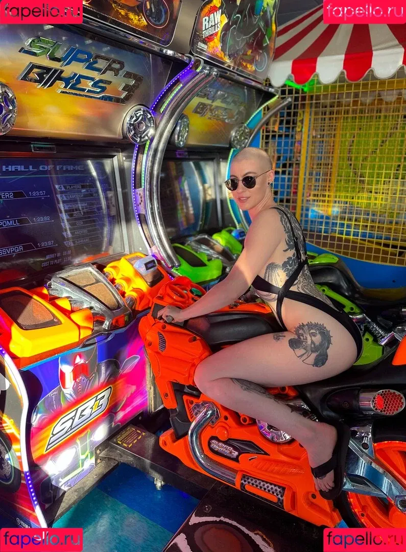 Comicbookgirl19 Onlyfans Photo Gallery 
