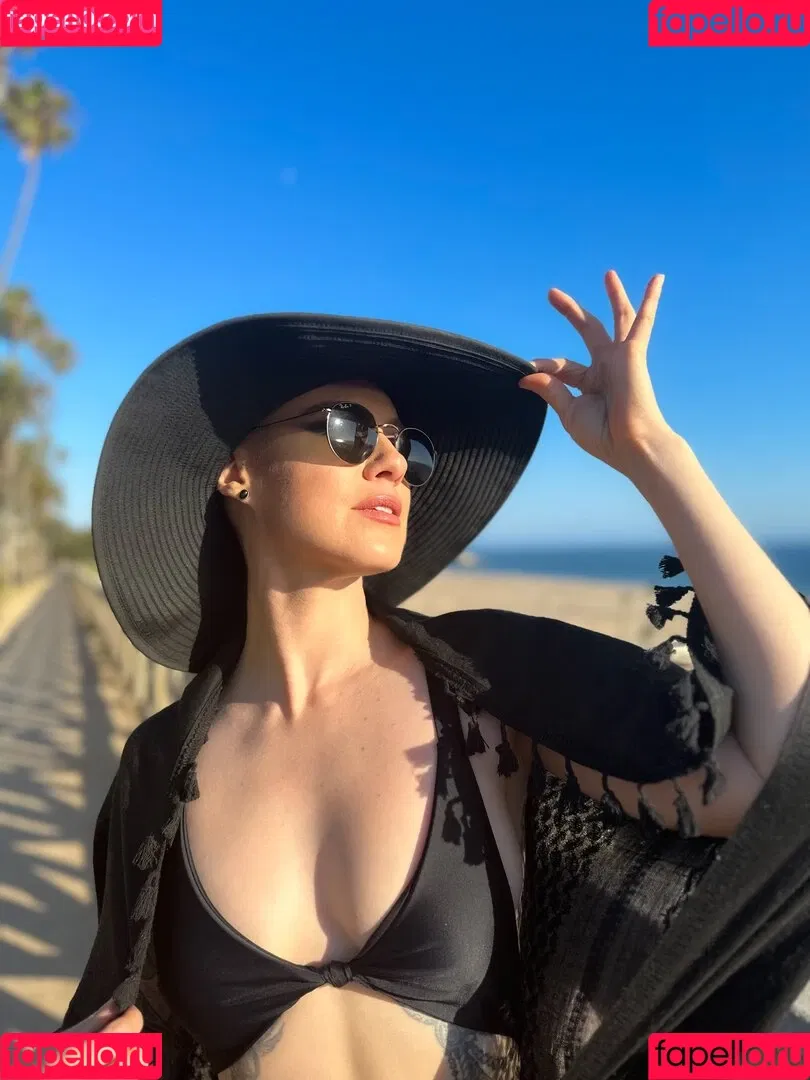 Comicbookgirl19 Onlyfans Photo Gallery 