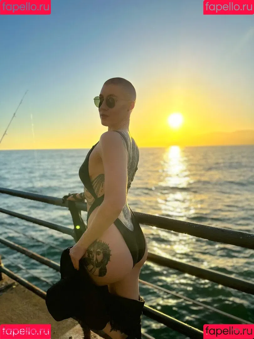 Comicbookgirl19 Onlyfans Photo Gallery 