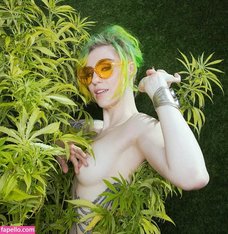 Comicbookgirl19 Onlyfans Photo Gallery 