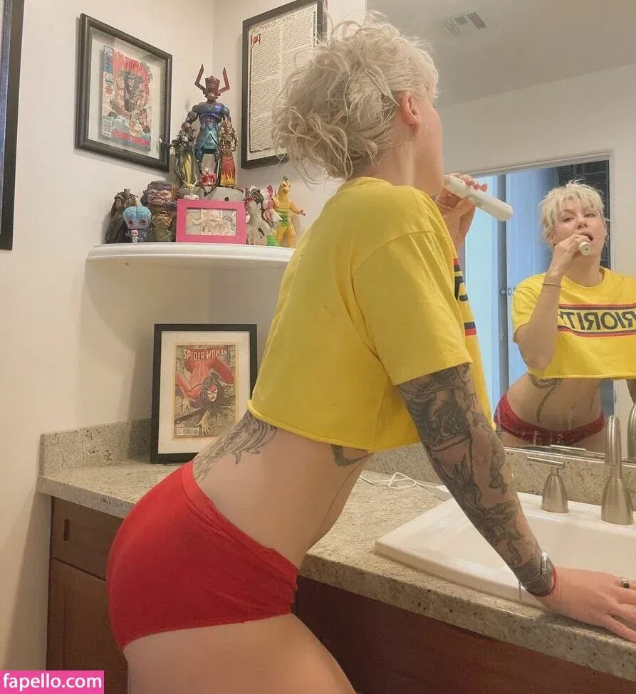 Comicbookgirl19 Onlyfans Photo Gallery 