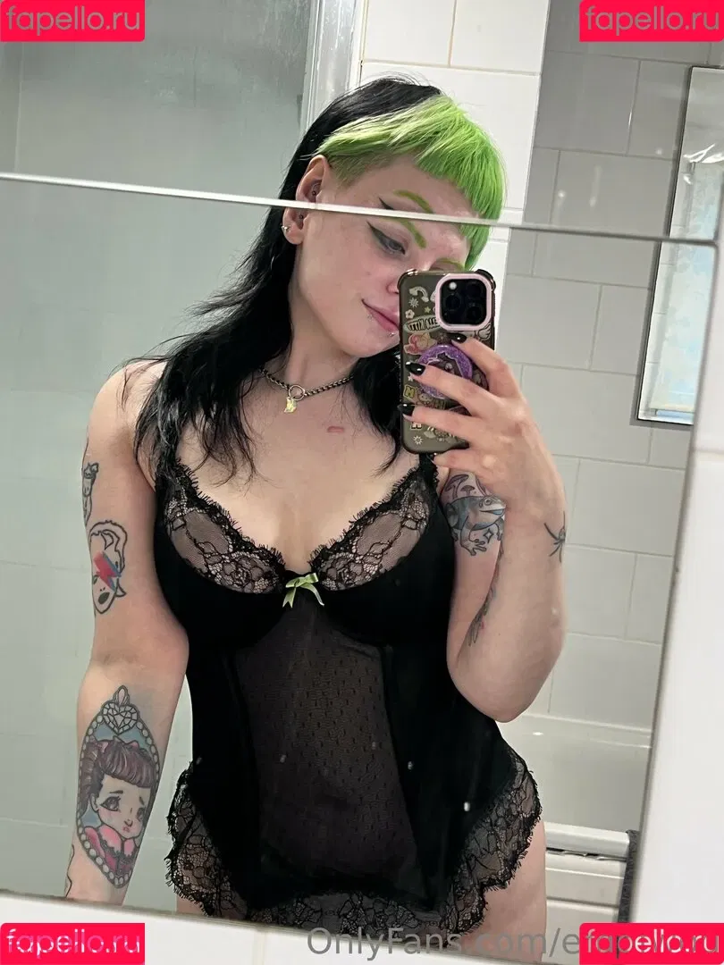 emofwog Onlyfans Photo Gallery 