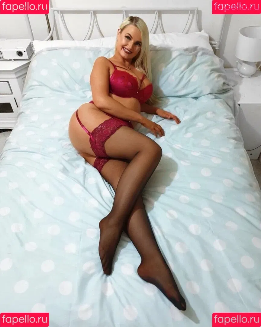 Zandra May Onlyfans Photo Gallery 