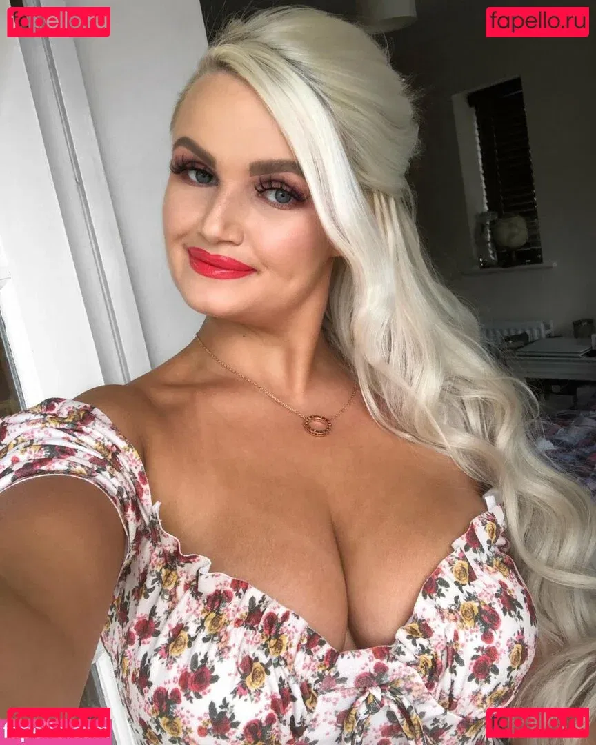 Zandra May Onlyfans Photo Gallery 