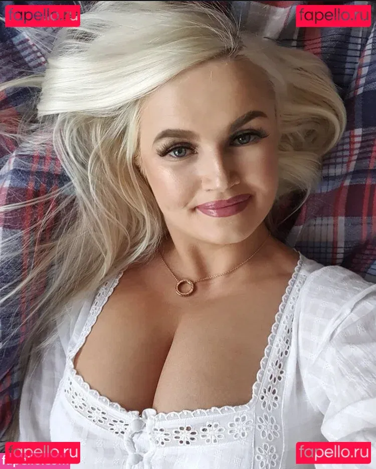 Zandra May Onlyfans Photo Gallery 