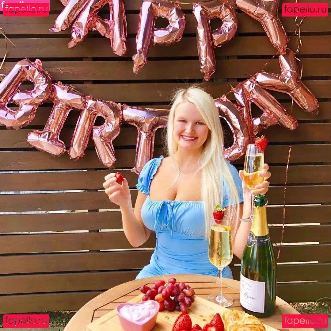 Zandra May Onlyfans Photo Gallery 