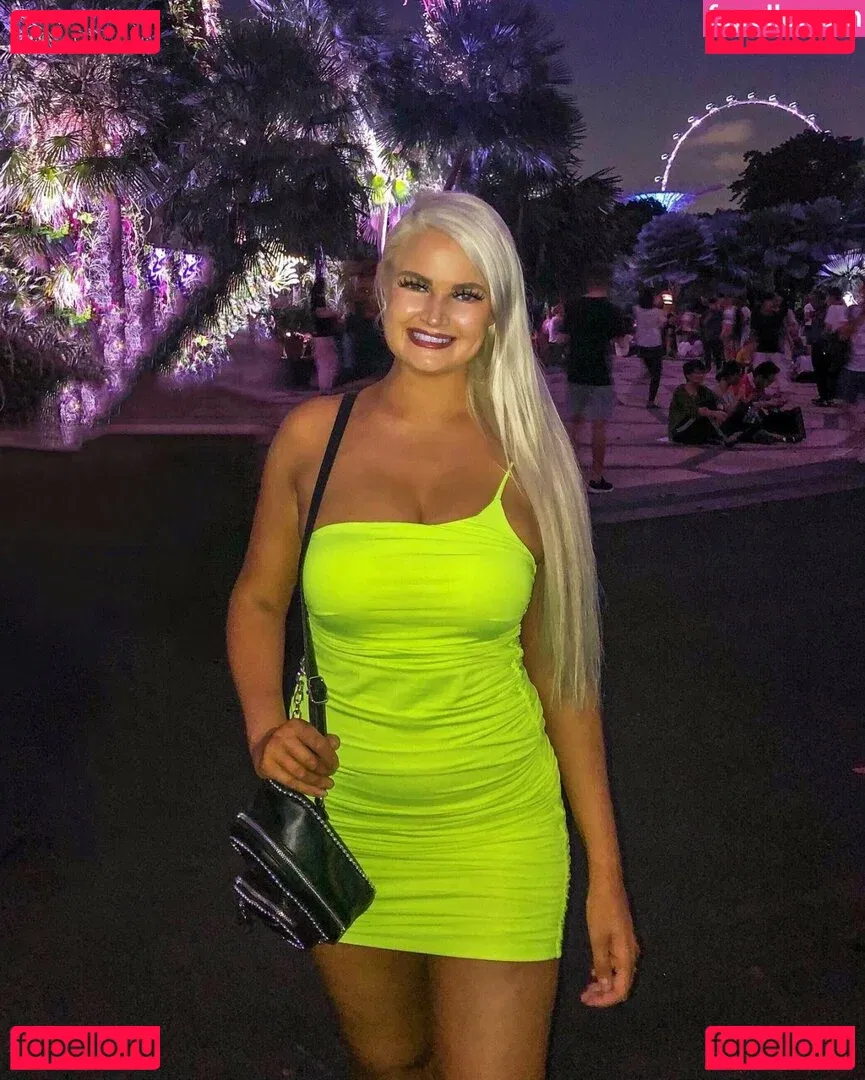 Zandra May Onlyfans Photo Gallery 