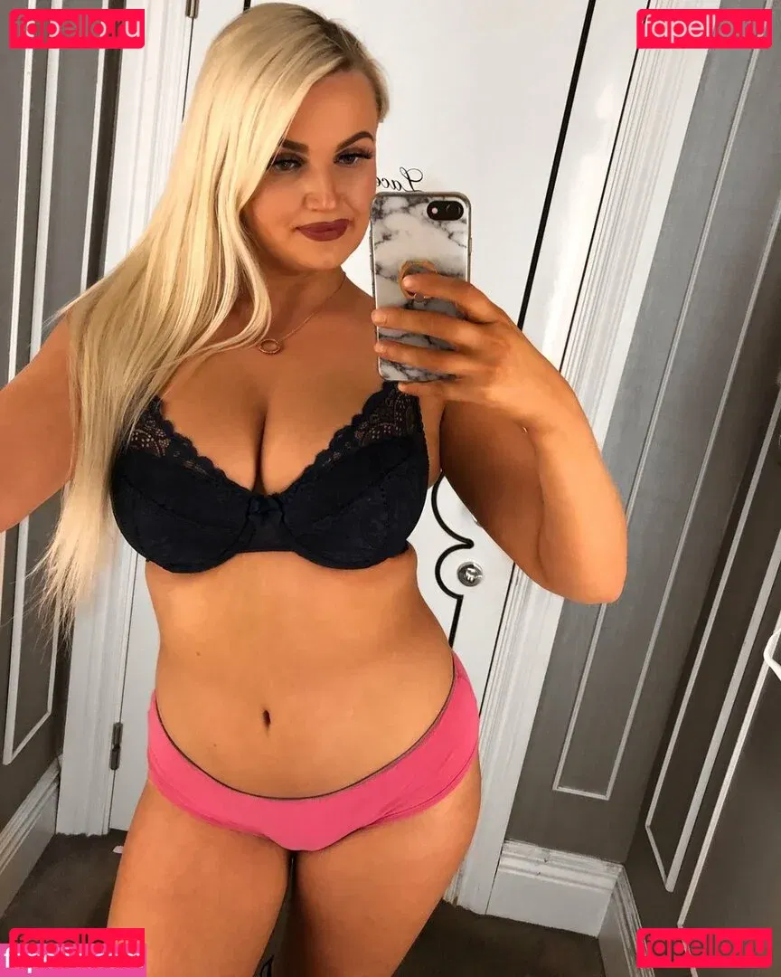 Zandra May Onlyfans Photo Gallery 