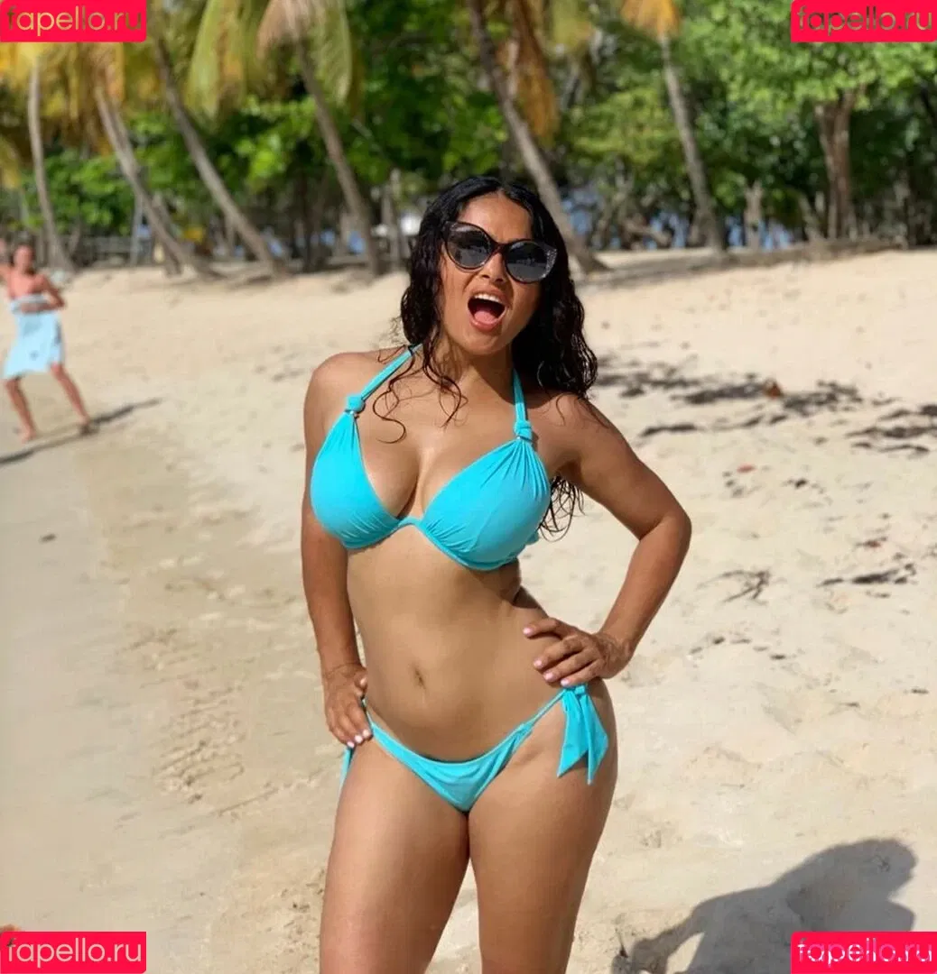Salma Hayek Onlyfans Photo Gallery 