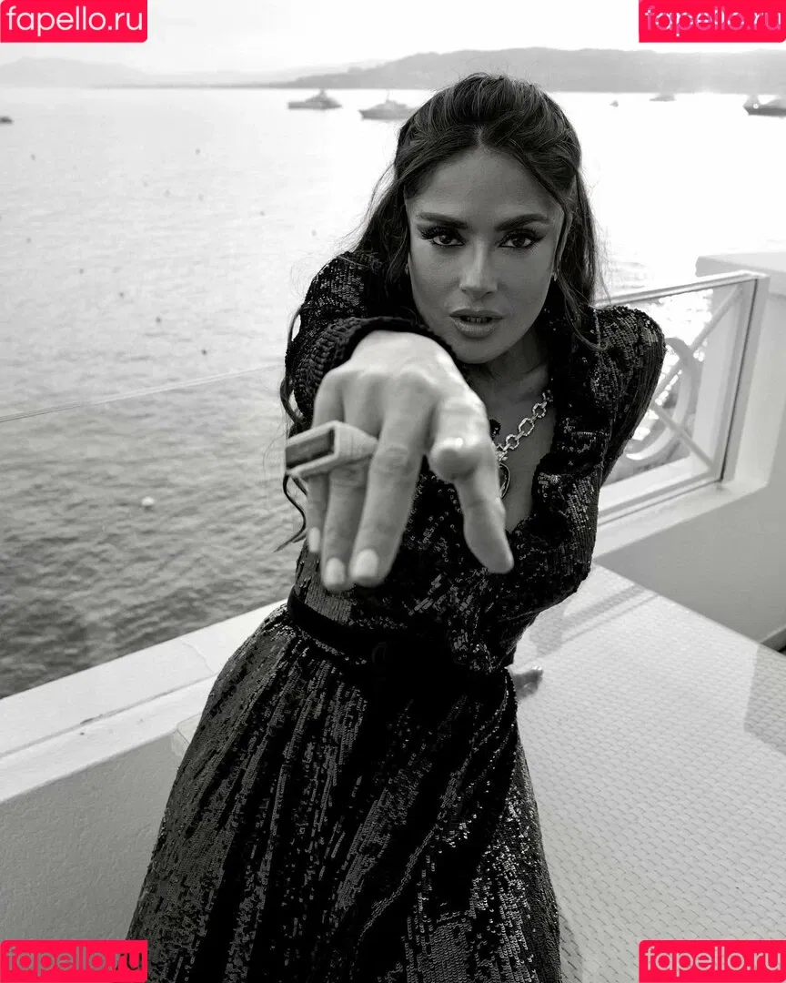Salma Hayek Onlyfans Photo Gallery 