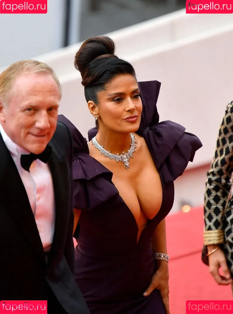 Salma Hayek Onlyfans Photo Gallery 