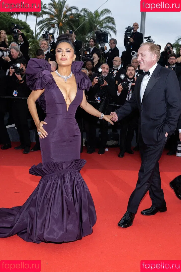 Salma Hayek Onlyfans Photo Gallery 