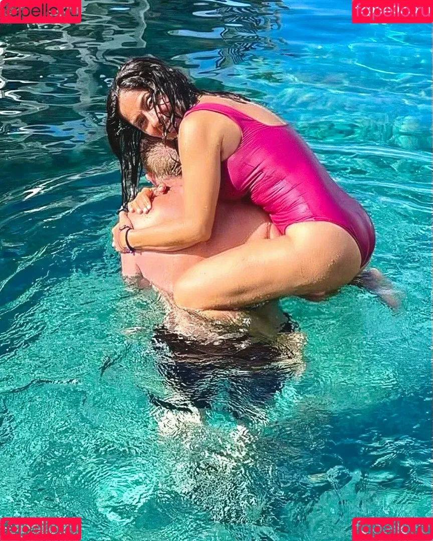 Salma Hayek Onlyfans Photo Gallery 