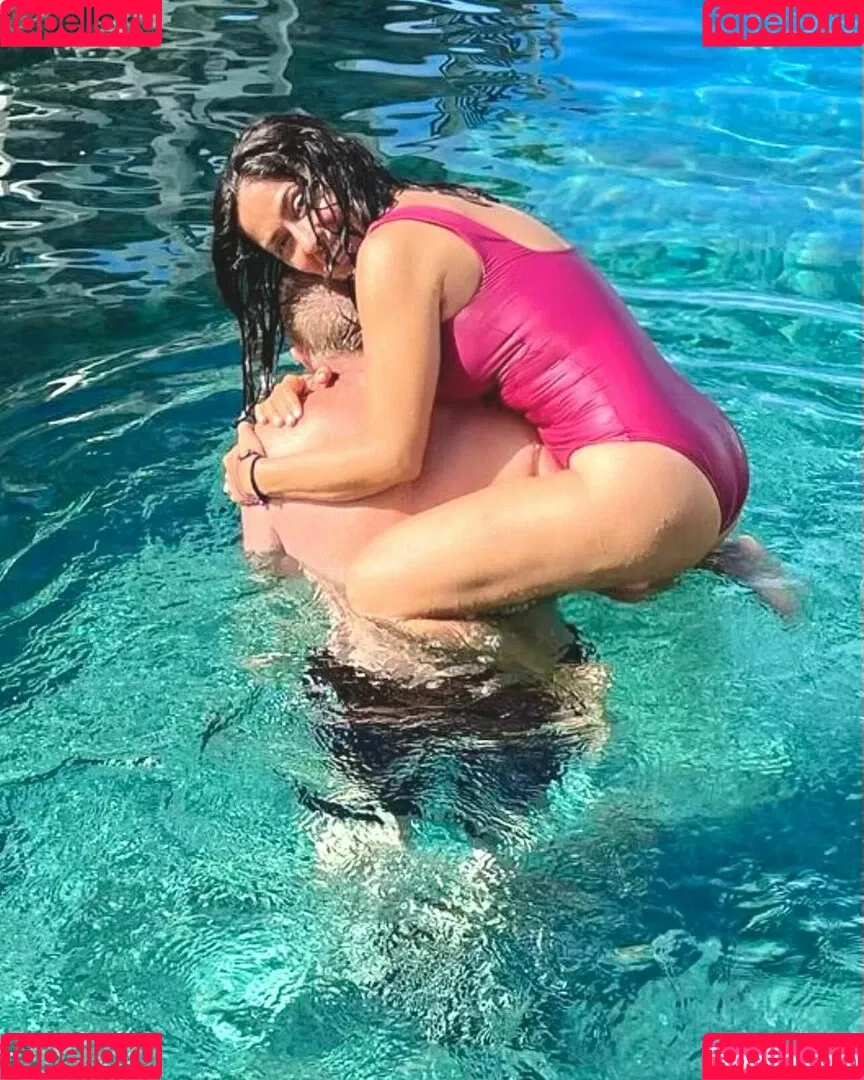 Salma Hayek Onlyfans Photo Gallery 