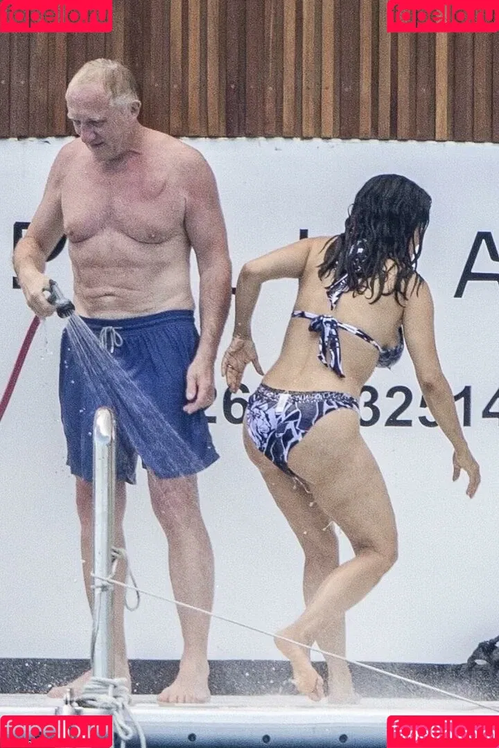 Salma Hayek Onlyfans Photo Gallery 