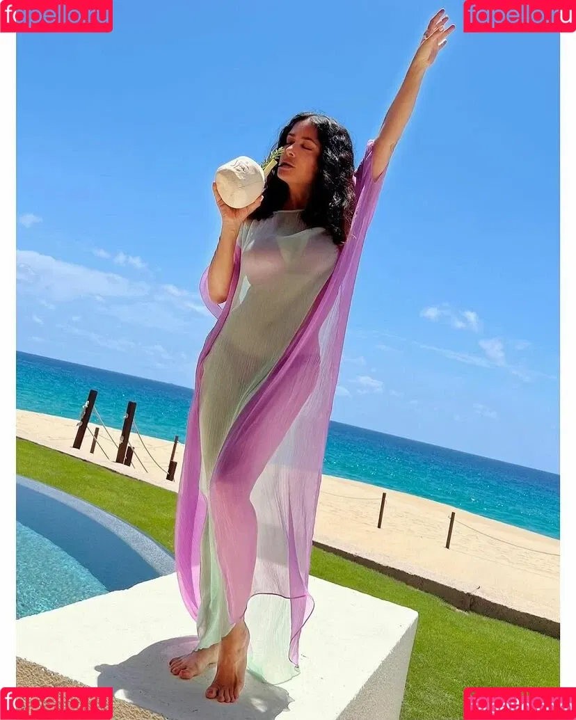 Salma Hayek Onlyfans Photo Gallery 