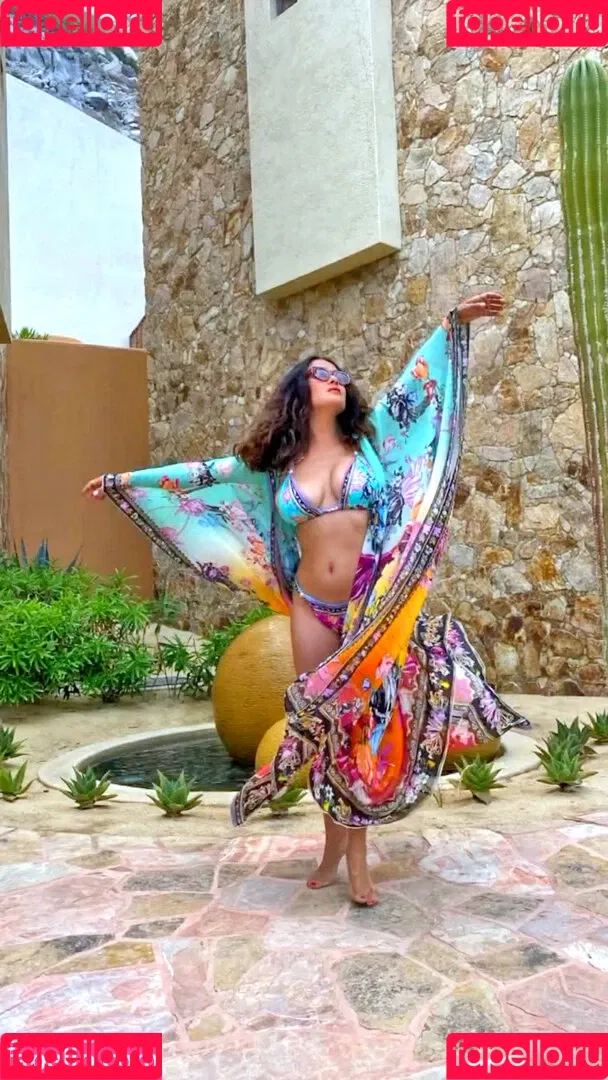 Salma Hayek Onlyfans Photo Gallery 
