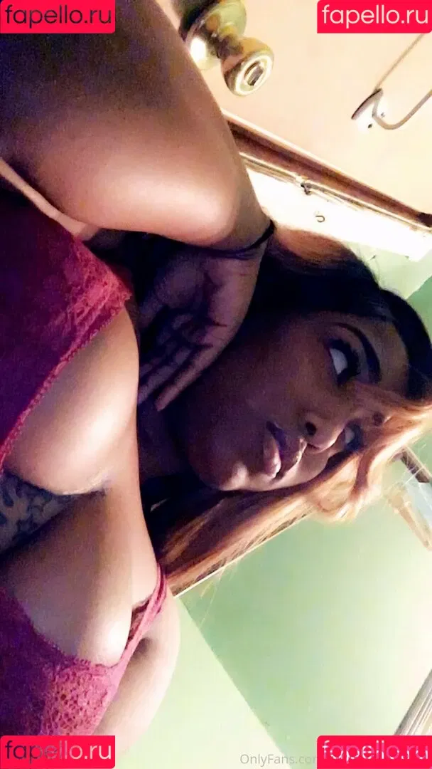 volaprettykitty Onlyfans Photo Gallery 