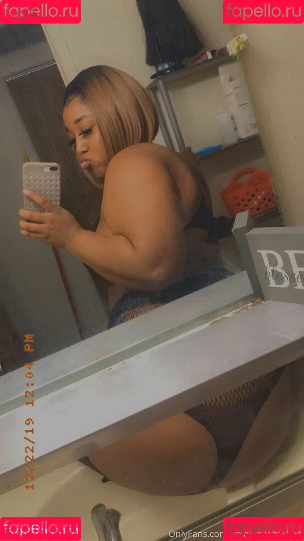 volaprettykitty Onlyfans Photo Gallery 
