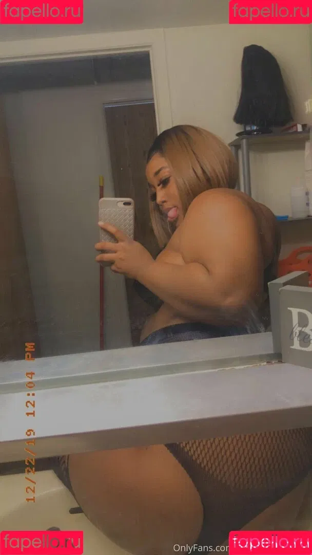 volaprettykitty Onlyfans Photo Gallery 