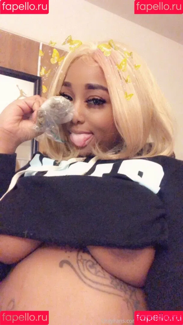 volaprettykitty Onlyfans Photo Gallery 
