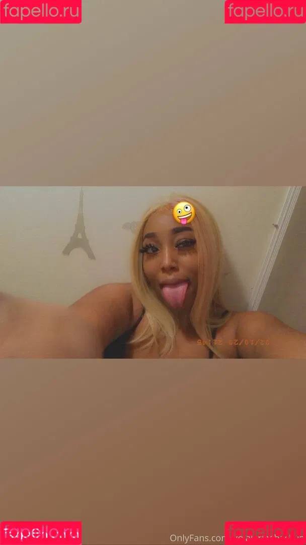 volaprettykitty Onlyfans Photo Gallery 