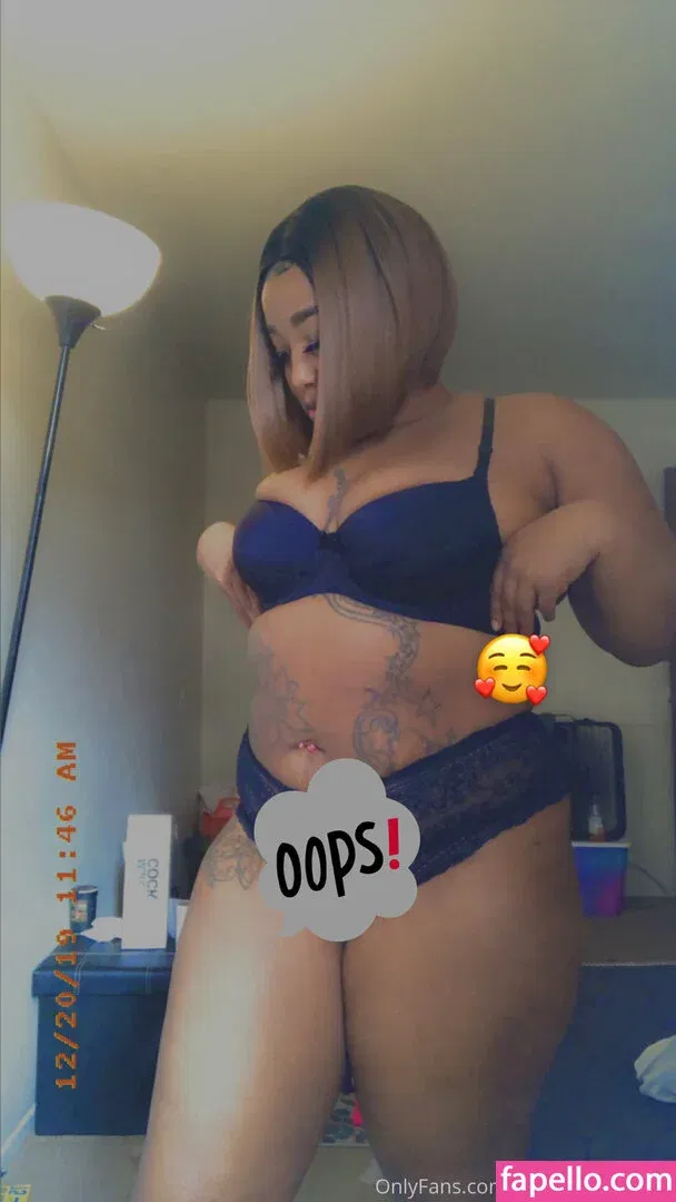 volaprettykitty Onlyfans Photo Gallery 