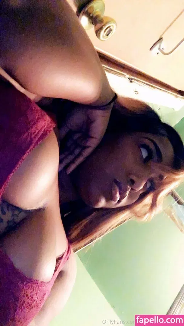 volaprettykitty Onlyfans Photo Gallery 