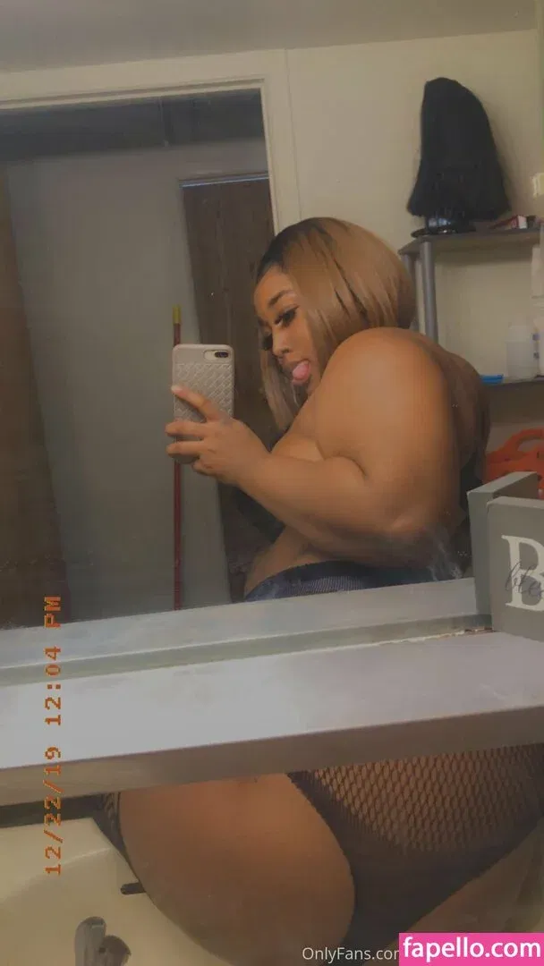 volaprettykitty Onlyfans Photo Gallery 